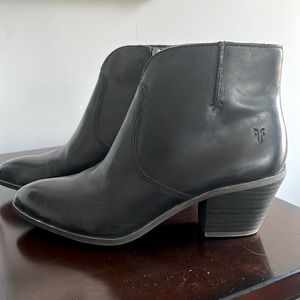 Black‎ Frye Judith Heeled Zip Up Booties, NWOT